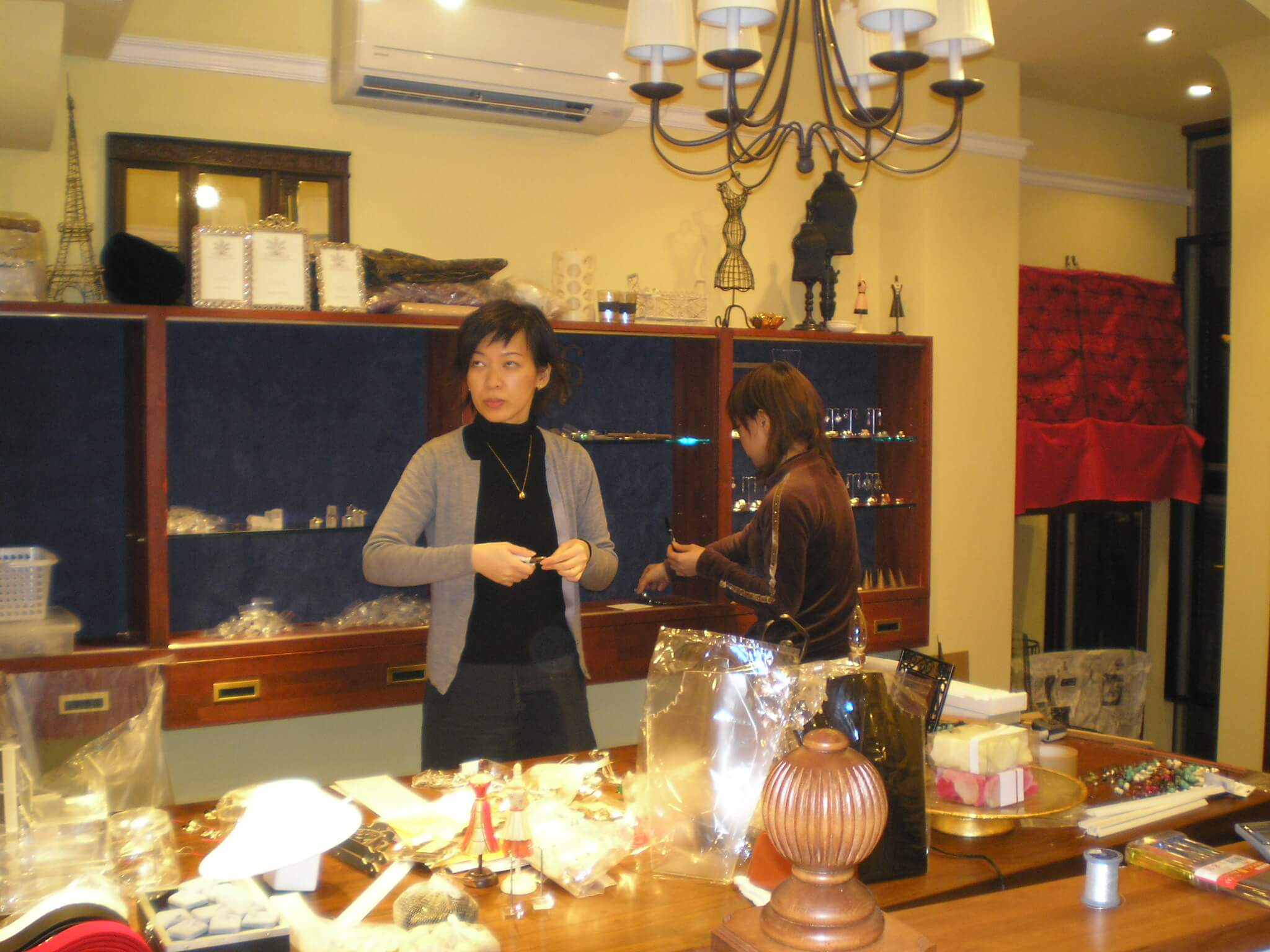 ジュエリー店舗完成写真・陳列風景